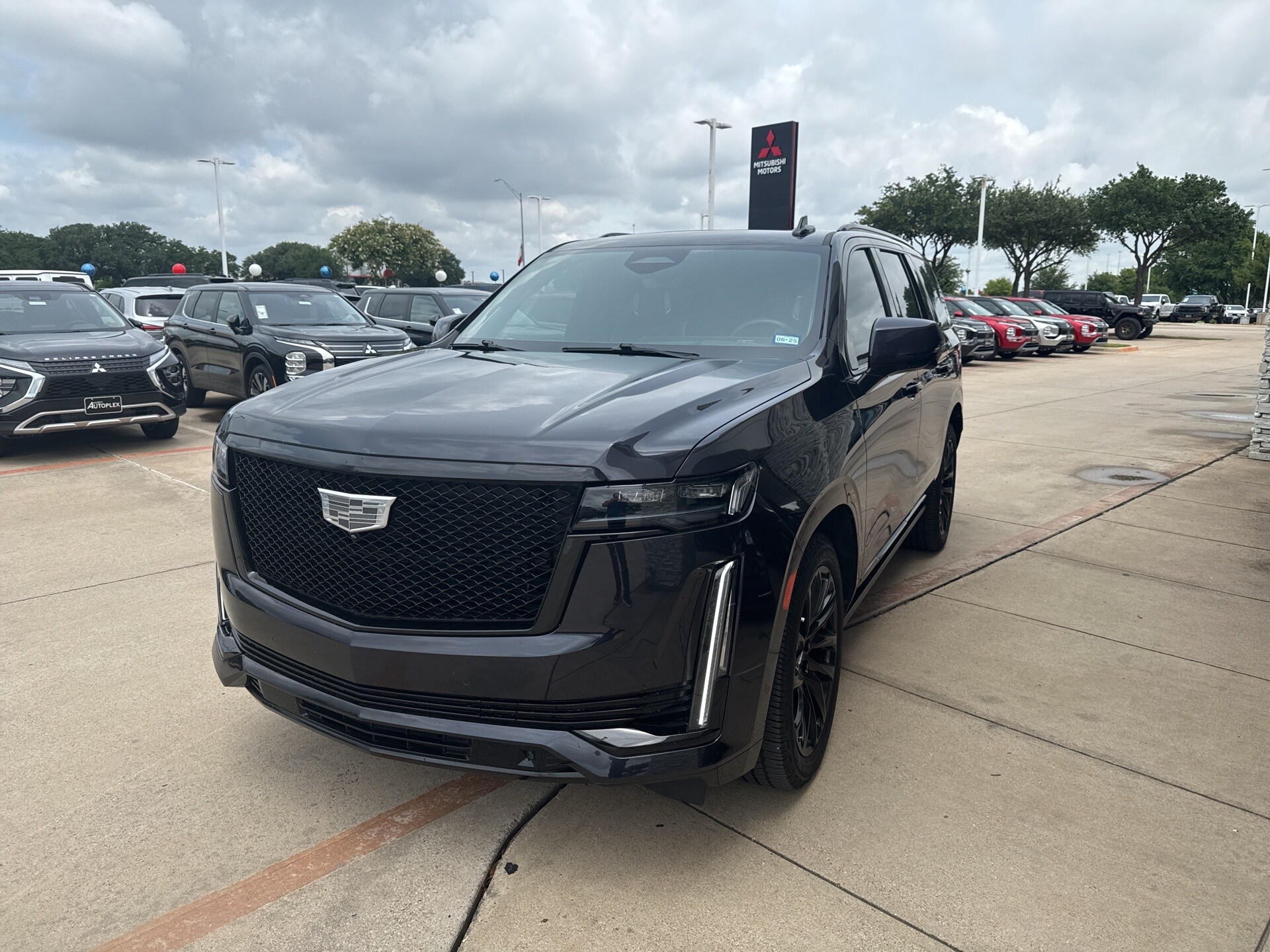 2022 Cadillac Escalade Sport Platinum photo 2