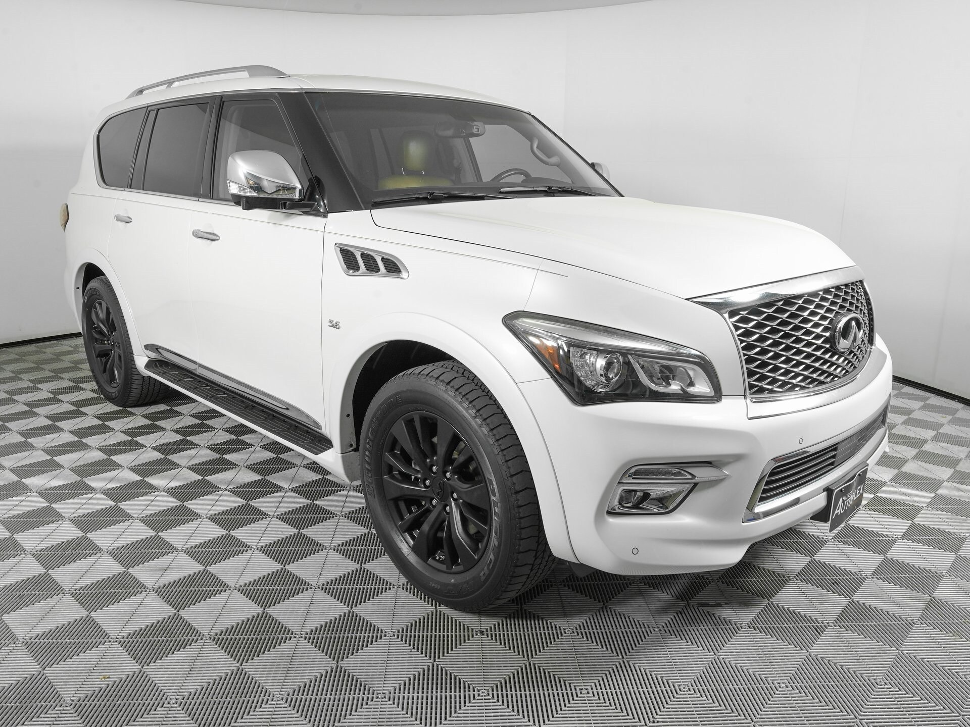 2016 Infiniti QX80 Base photo 3