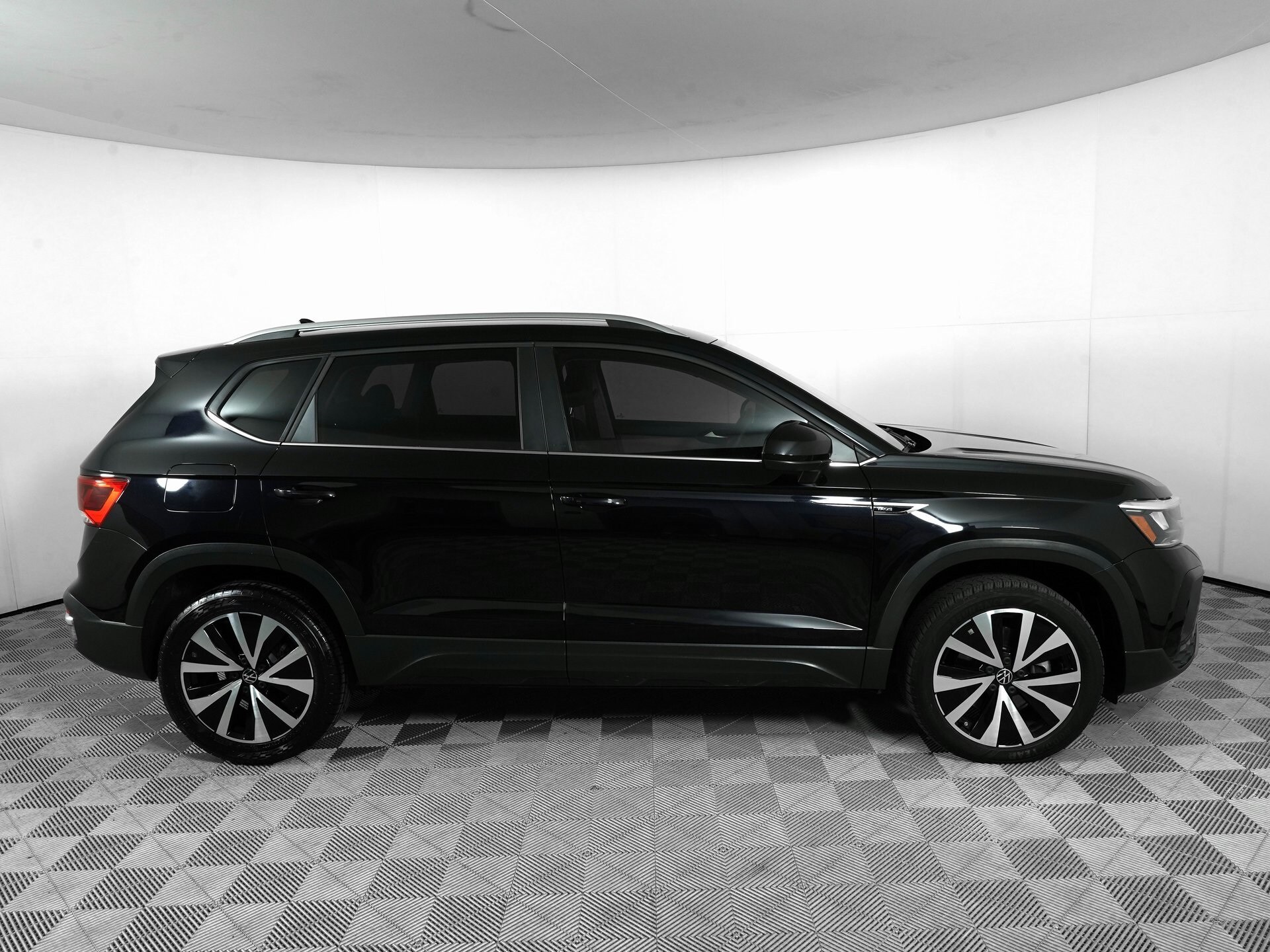 2022 Volkswagen Taos SE photo 4
