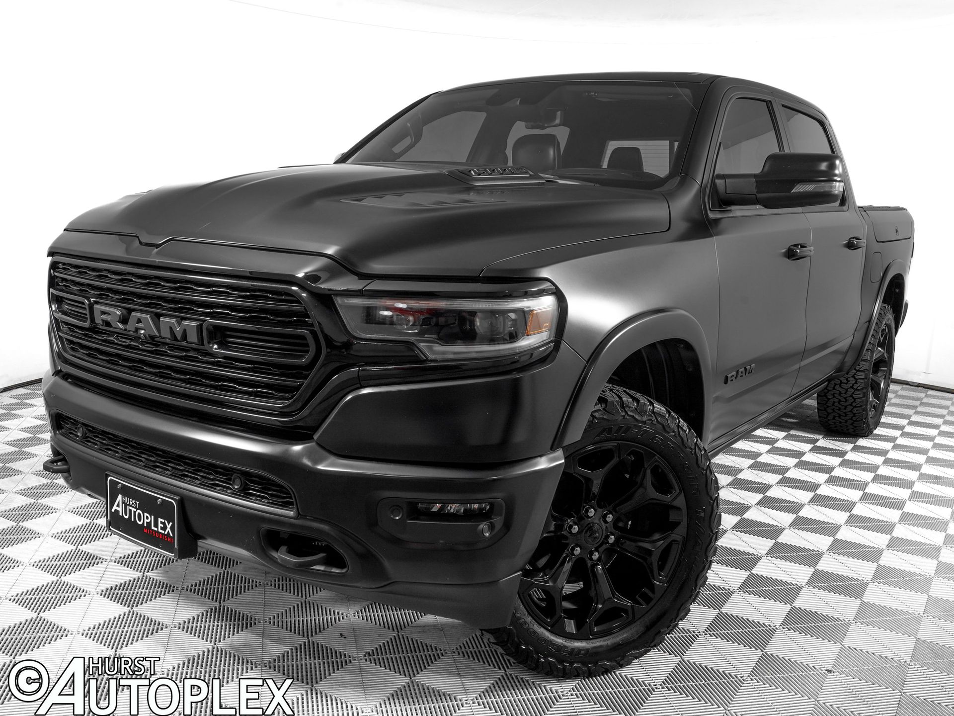 2023 RAM 1500 Limited 4x4 Crew Cab 5'7's photo