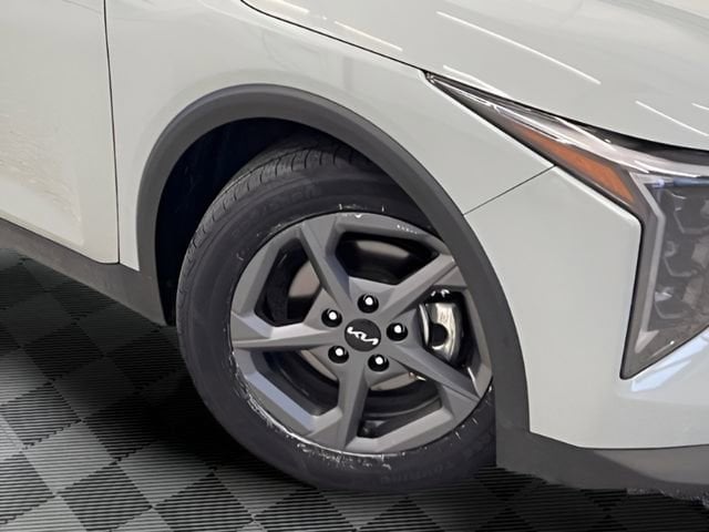2025 Kia K4 LXS - Photo 24