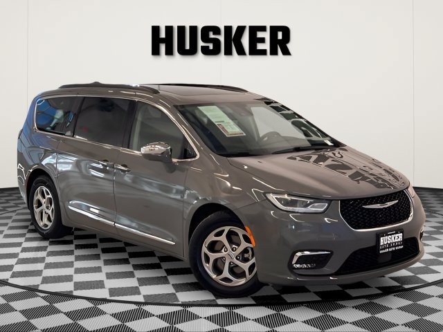 2022 Chrysler Pacifica Limited Minivan