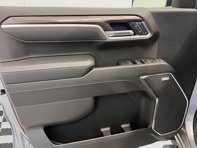 Used 2025 Sterling Gray Metallic Chevrolet LTZ image 10