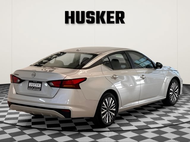 2025 Nissan Altima SV - Photo 6
