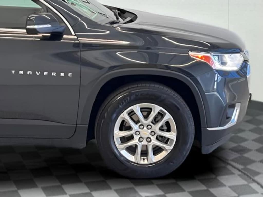 Used 2021 Chevrolet Traverse LT Cloth SUV