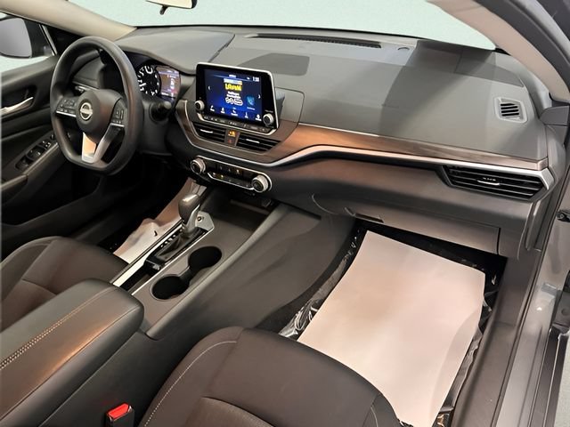 2025 Nissan Altima SV - Photo 9