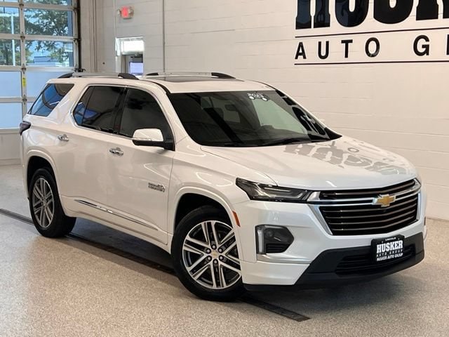White (Iridescent Pearl Tricoat) 2023 Chevrolet Traverse SUV / Crossover Four-Wheel Drive Automatic