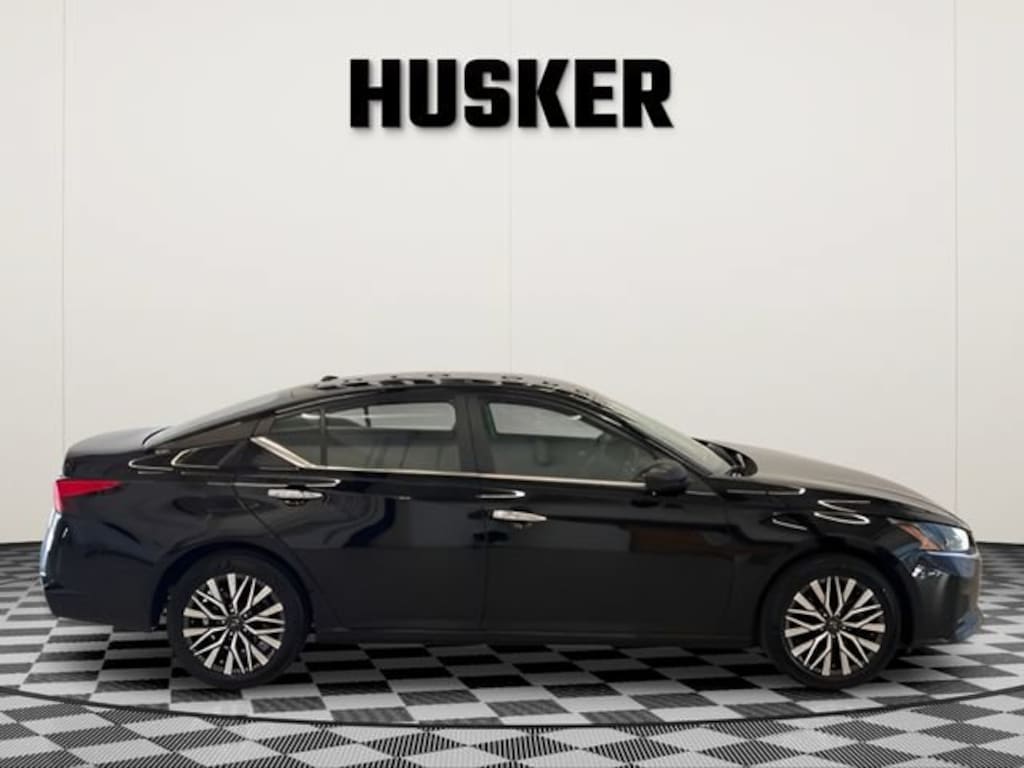 Used 2025 Nissan Altima SV FWD Sedan