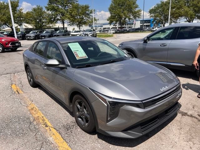 Gray 2025 Kia K4 Sedan Front-Wheel Drive Automatic
