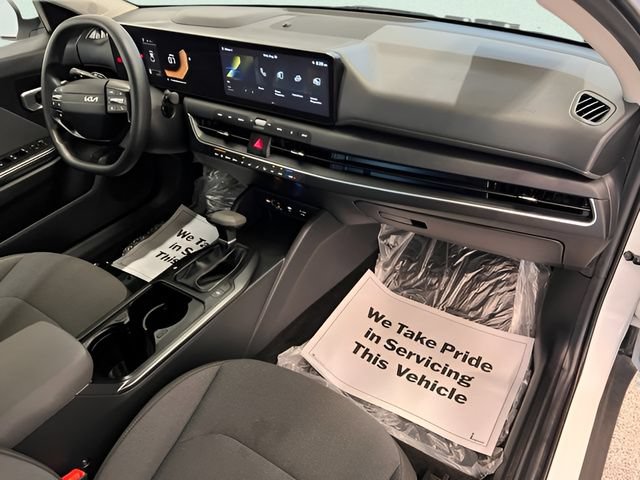 2025 Kia K4 LXS - Photo 13