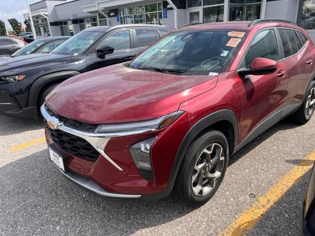Used 2025 Chevrolet Trax LT SUV
