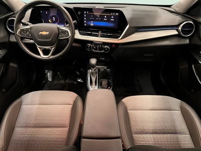 2025 Chevrolet Trax LT - Photo 14