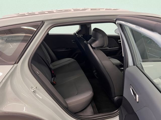 2025 Kia K4 LXS - Photo 11