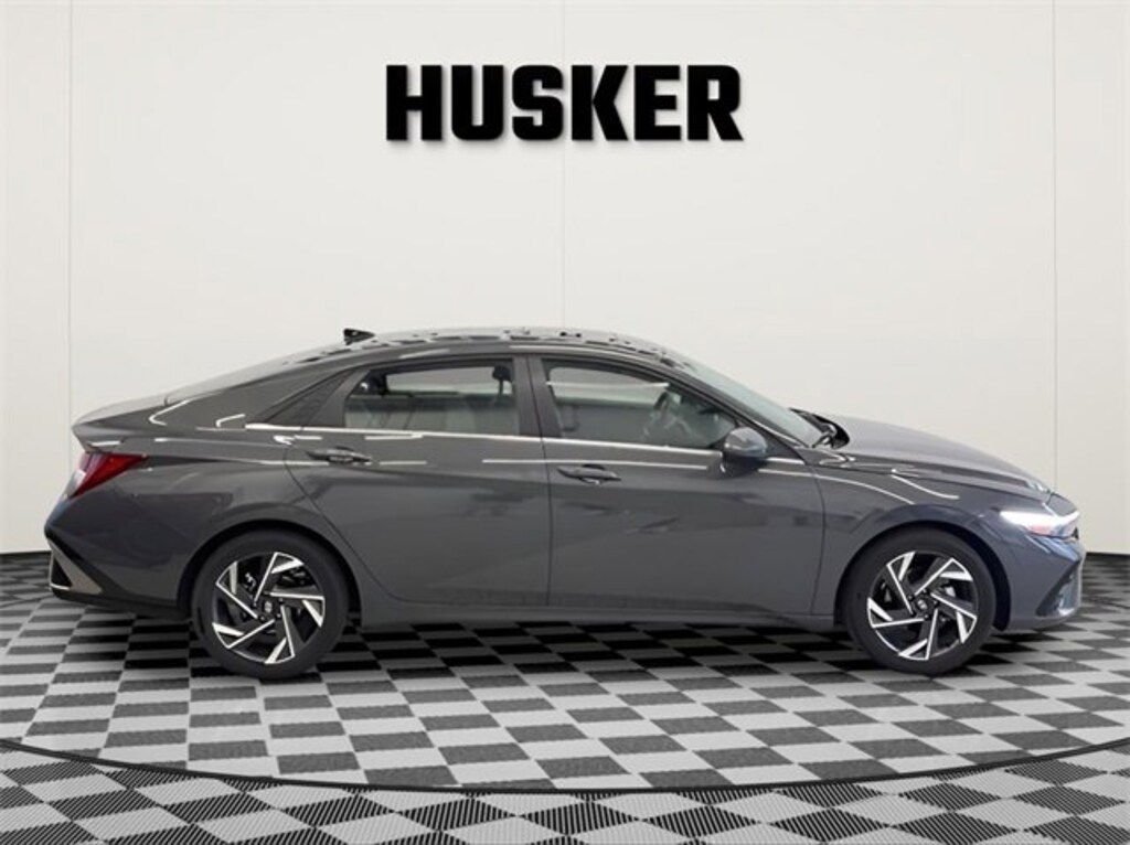 Used 2025 Hyundai Elantra SEL Convenience Sedan