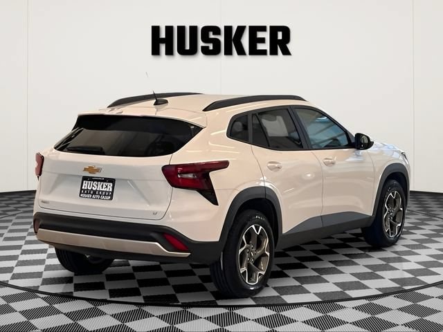 2025 Chevrolet Trax LT - Photo 6