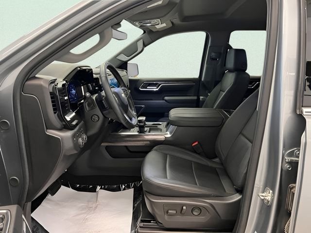 Used 2025 Sterling Gray Metallic Chevrolet LTZ image 18