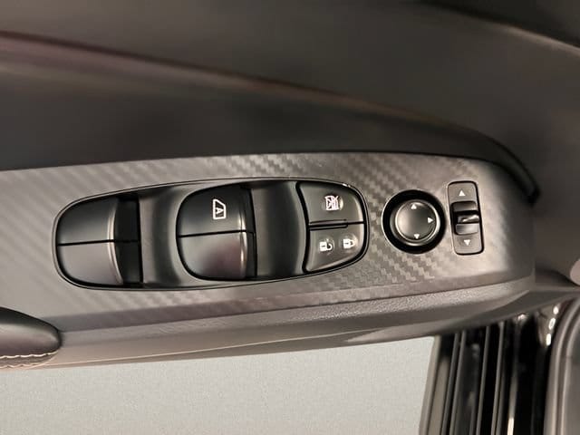 2025 Nissan Altima SV - Photo 15