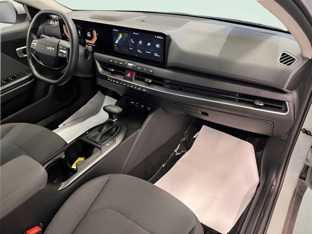 2025 Kia K4 LXS - Photo 9
