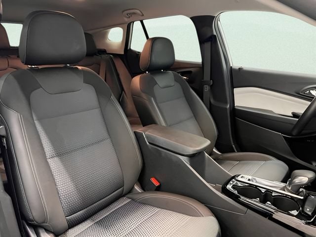 2025 Chevrolet Trax LT - Photo 12