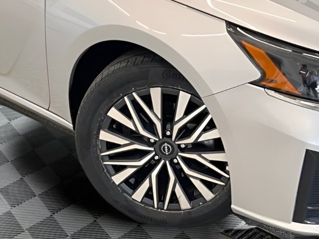 2025 Nissan Altima SV - Photo 17