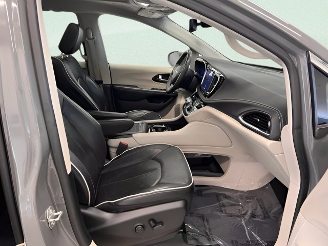 Used 2022 Gray Chrysler Limited image 14