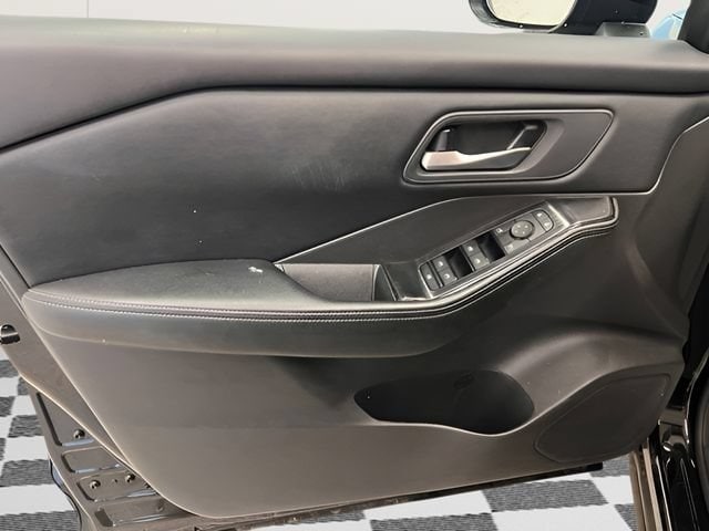 2025 Nissan Rogue SV - Photo 12