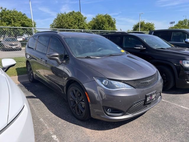 2020 Chrysler Pacifica Touring L Plus's photo