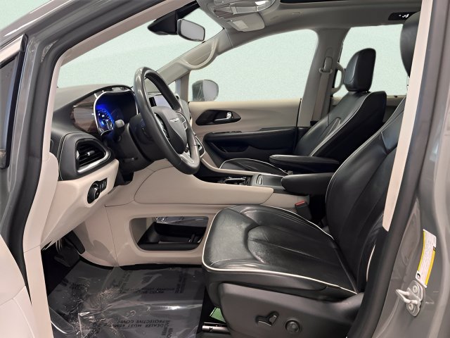 Used 2022 Gray Chrysler Limited image 25