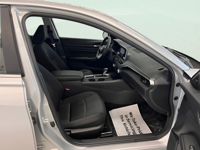 2025 Nissan Altima SV - Photo 8