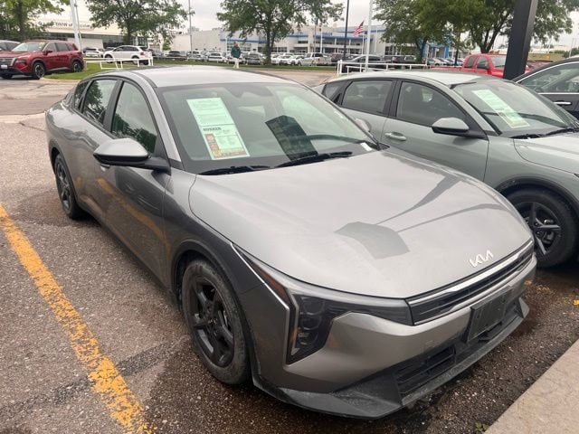 2025 Kia K4 LXS AT's photo