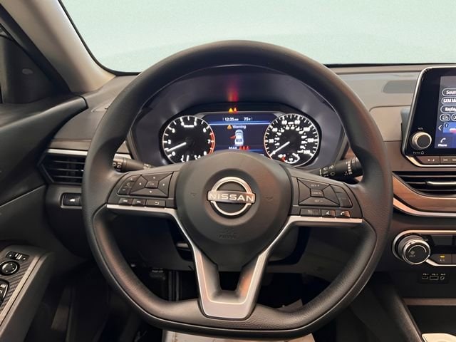 2025 Nissan Altima SV - Photo 15