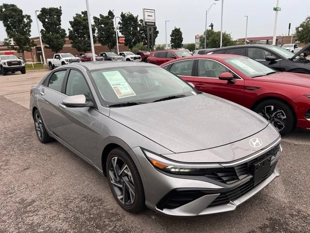 Gray 2025 Hyundai Elantra Hybrid Sedan Front-Wheel Drive Automatic