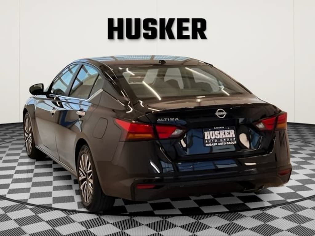 Used 2025 Nissan Altima SV FWD Sedan
