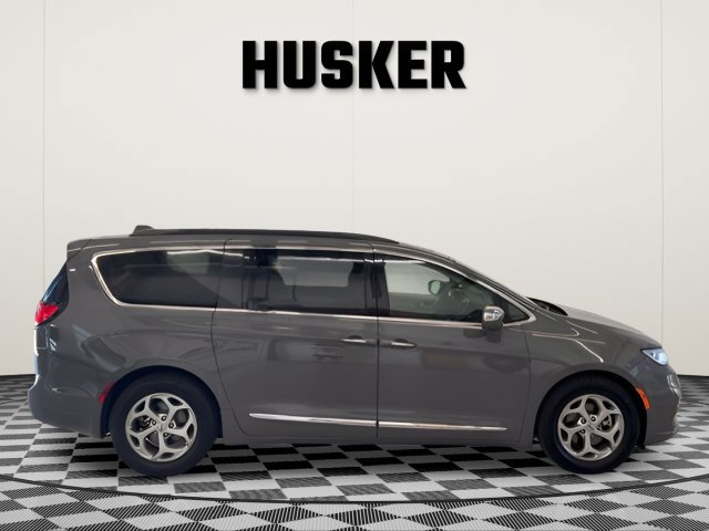 Used 2022 Gray Chrysler Limited image 2