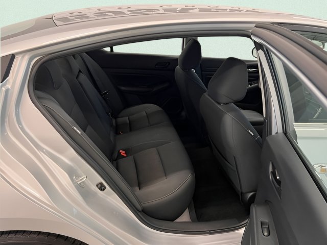 2025 Nissan Altima SV - Photo 9