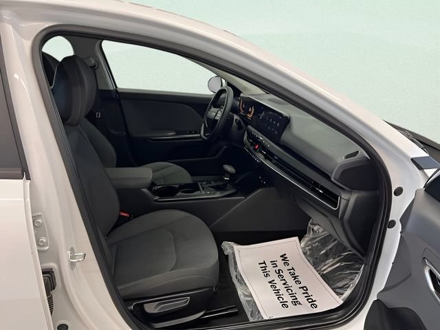 2025 Kia K4 LXS - Photo 9