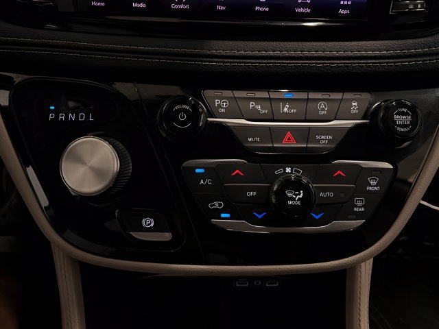 Used 2022 Gray Chrysler Limited image 37