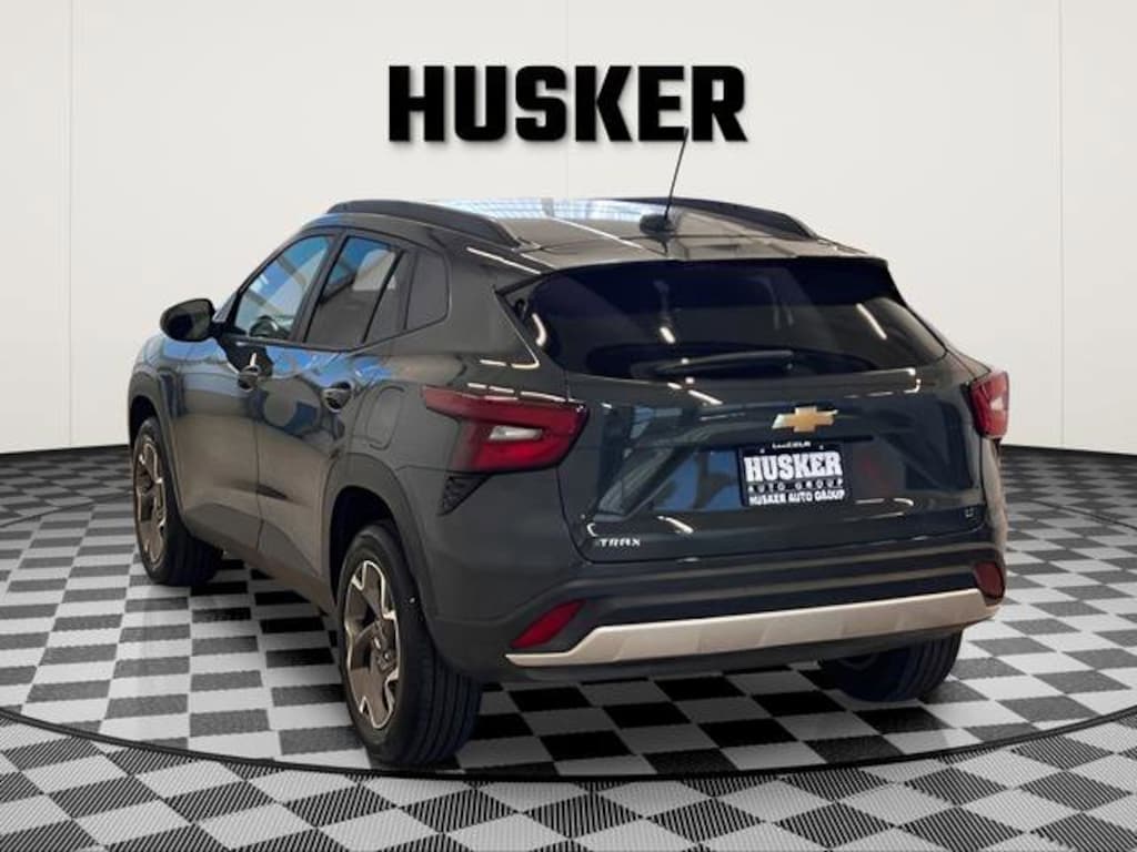 Used 2025 Chevrolet Trax LT SUV