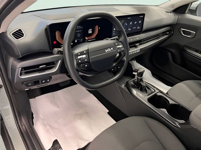 2025 Kia K4 LXS - Photo 16