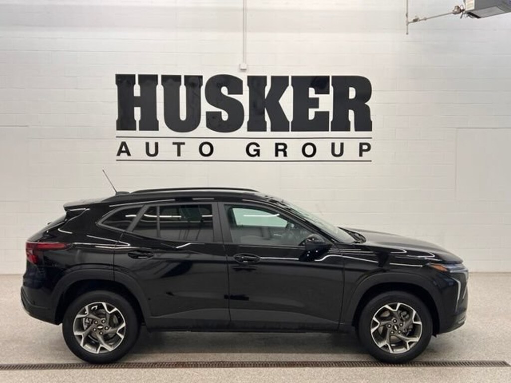 Used 2025 Chevrolet Trax LT SUV