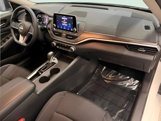 2025 Nissan Altima SV - Photo 13