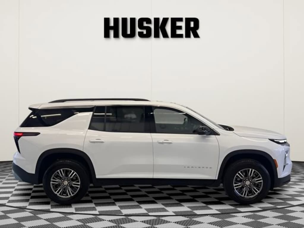 Used 2025 Chevrolet Traverse LT SUV