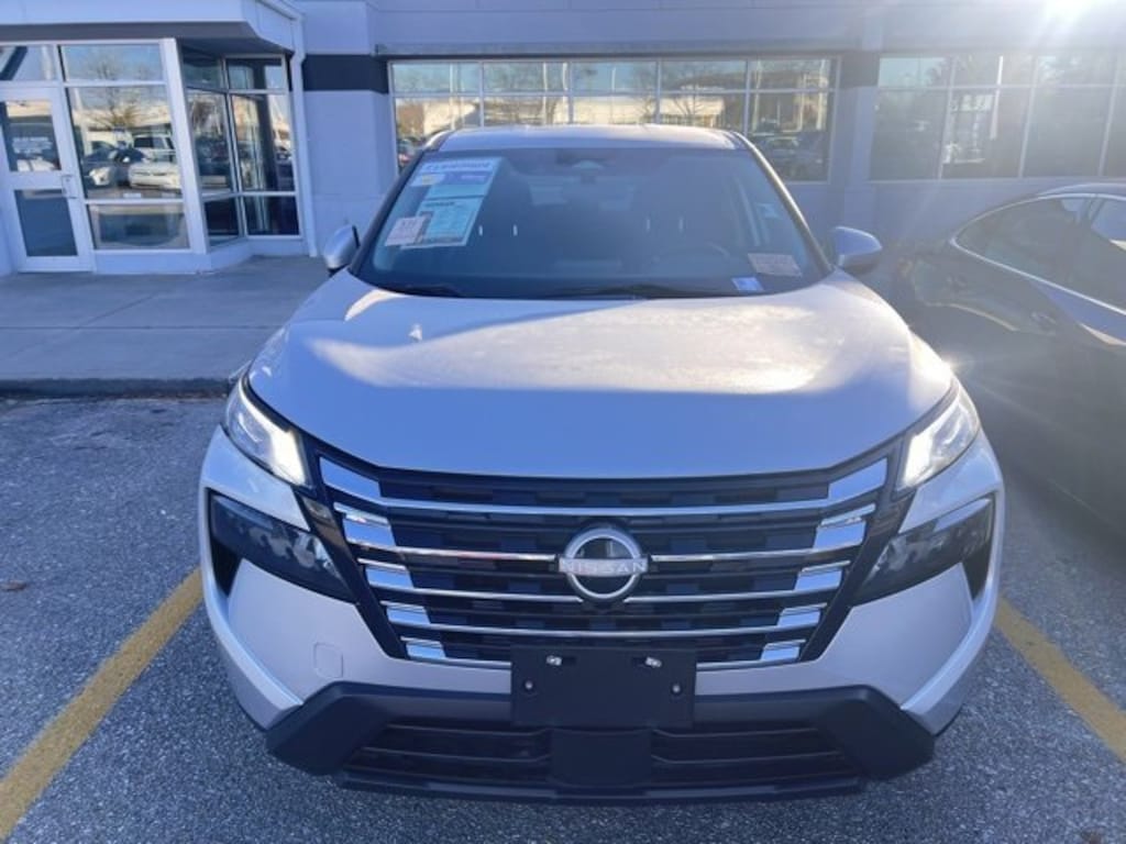 Used 2024 Nissan Rogue SV