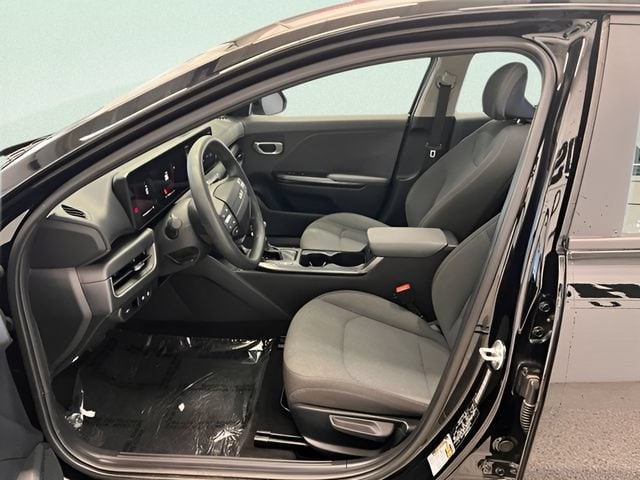 2025 Kia K4 LXS - Photo 18