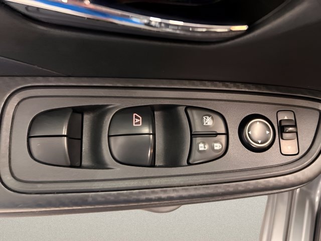 2025 Nissan Versa Sedan SV - Photo 12