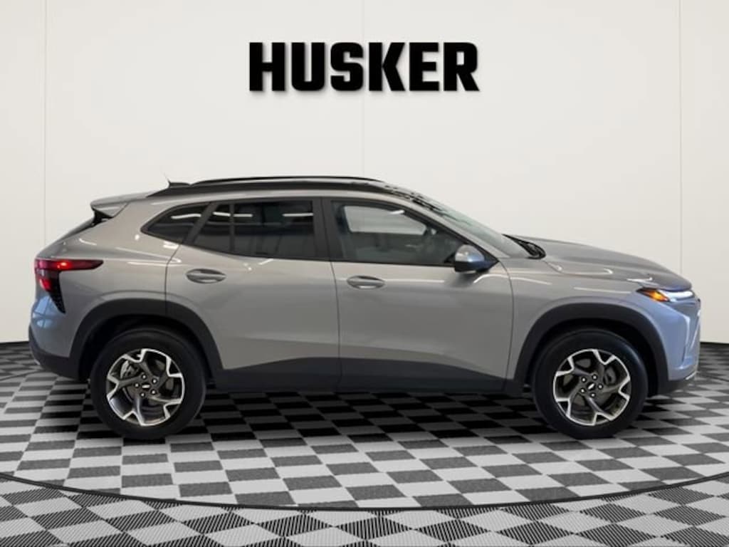Used 2025 Chevrolet Trax LT SUV