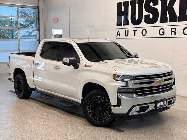 White (Iridescent Pearl Tricoat) 2022 Chevrolet Silverado 1500 Pickup Truck Four-Wheel Drive Automatic