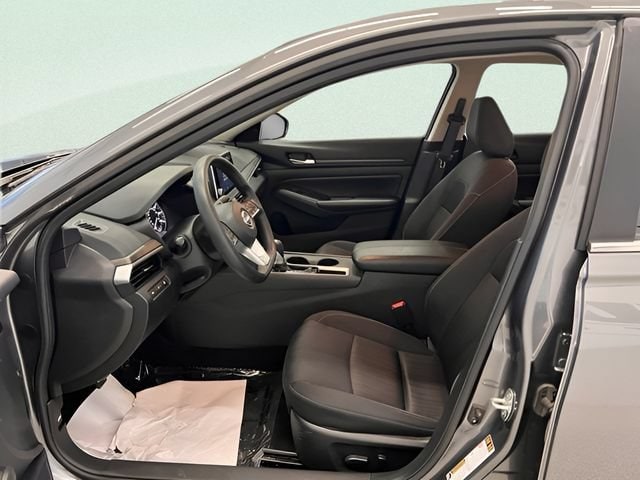 2025 Nissan Altima SV - Photo 17