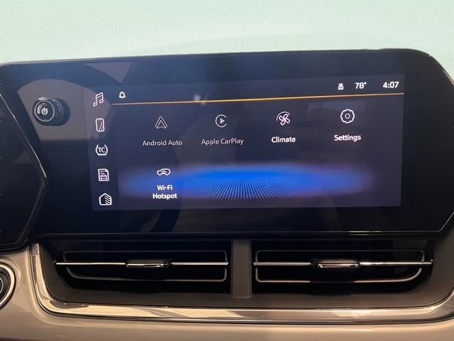 2025 Chevrolet Trax LT - Photo 17