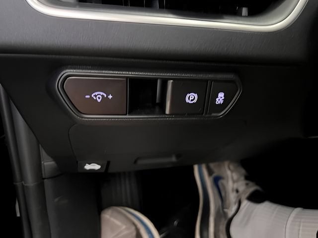 2025 Kia K4 LXS - Photo 17